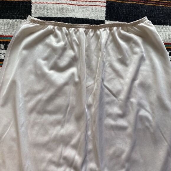 Vintage Warner’s Blush Lace Trim Slip Skirt. Medium. USA. Whimsygoth. Boho. - Picture 3 of 10